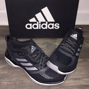 Black Adidas training shoe 🖤